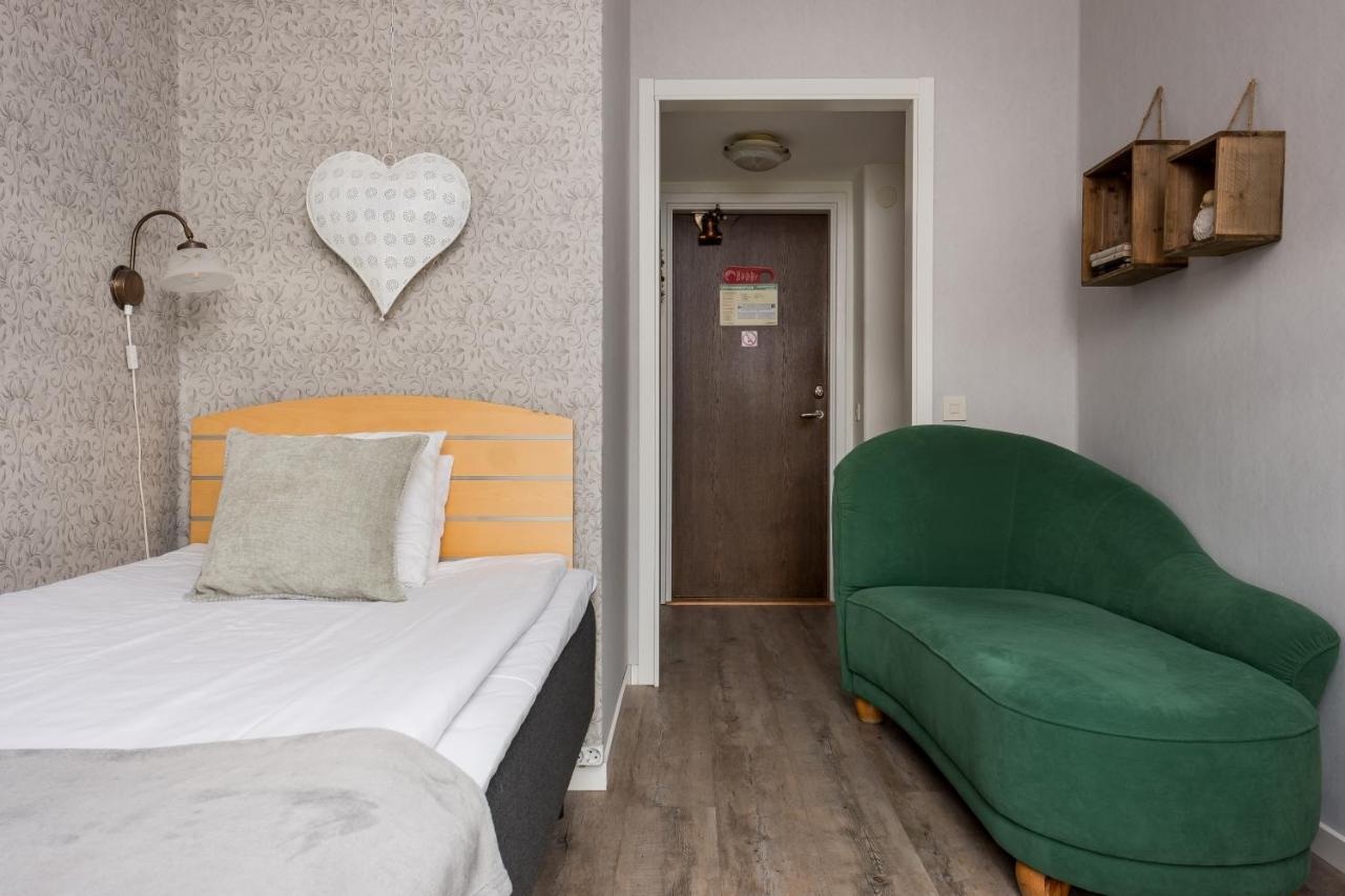 Hotel Vaennaes Vannas Esterno foto