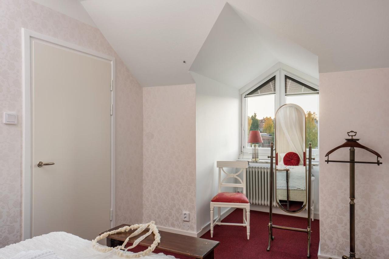 Hotel Vaennaes Vannas Esterno foto
