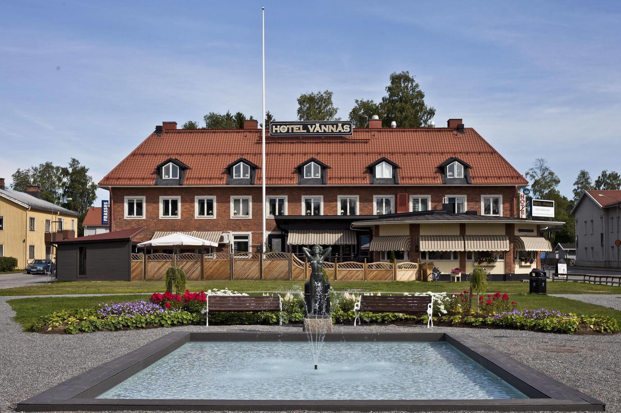 Hotel Vaennaes Vannas Esterno foto